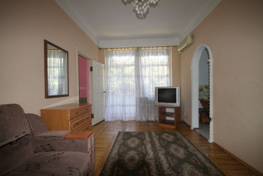 2-комнатная квартира, 45 м2, 2/3 этаж, г. Ялта, ул. Карла Маркса, д. 10