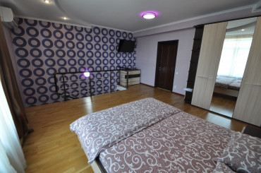 2-комнатная квартира, 60 м2, 1/3 этаж, г. Ялта, ул. Дражинского, д. 27
