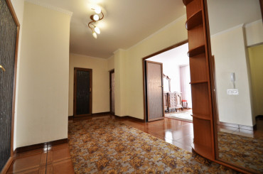 4-комнатная квартира, 200 м2, 2/4 этаж, г. Ялта, ул. Моногарова, д. 4