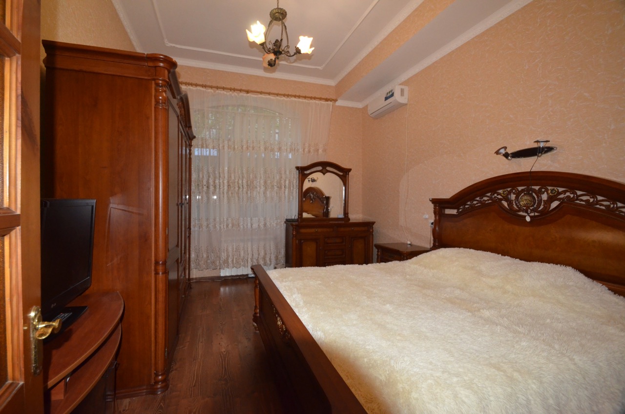 1-комнатная квартира, 35 м2, 1/3 этаж, г. Ялта, ул. Пушкинская, д. 5