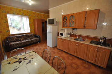 3-комнатная квартира, 70 м2, 2/3 этаж, г. Ялта, ул. Пушкинская, д. 5
