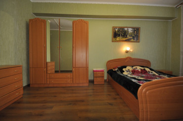 3-комнатная квартира, 70 м2, 2/3 этаж, г. Ялта, ул. Пушкинская, д. 5