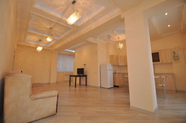 3-комнатная квартира, 115 м2, 4/9 этаж, г. Ялта, ул. Батурина, д. 15