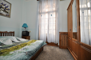 2-комнатная квартира, 40 м2, 2/3 этаж, г. Ялта, ул. Свердлова, д. 15