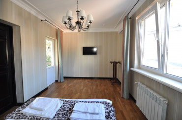 5-комнатный 2 этажный дом, 180 м2, г. Ялта, ул. Сеченова, д. 1