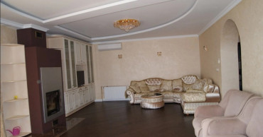 7-комнатный 3 этажный дом, 300 м2, г. Ялта, ул. переулок Карпатский, д. 6