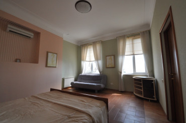 2-комнатная квартира, 55 м2, 1/3 этаж, г. Ялта, ул. Дражинского, д. 23