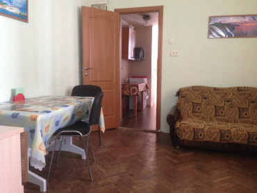 2-комнатная квартира, 40 м2, 2/2 этаж, г. Ялта, ул. Севастопольская, д. 5