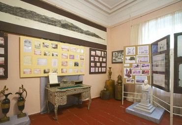 Крымский исторический музей Ларишес