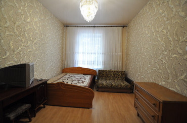 3-комнатная квартира, 80 м2, 1/3 этаж, г. Ялта, ул. Московская, д. 11