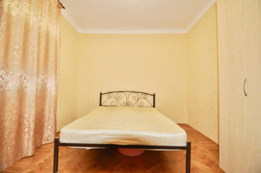 3-комнатная квартира, 70 м2, 2/2 этаж, г. Ялта, ул. Боткинская, д. 3