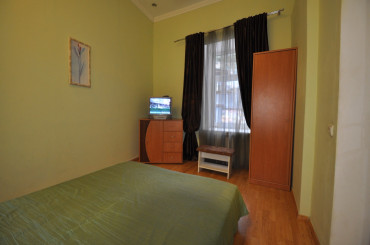 2-комнатная квартира, 50 м2, 1/2 этаж, г. Ялта, ул. Дражинского, д. 11