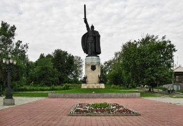 Памятник Илье Муромцу.