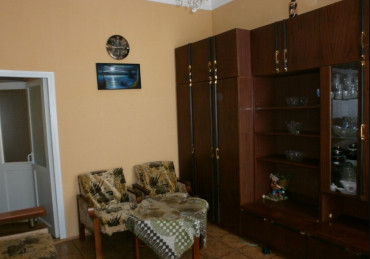 2-комнатная квартира, 30 м2, 3/3 этаж, г. Ялта, ул. Дражинского, д. 36