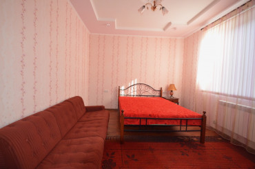 2-комнатная квартира, 80 м2, 3/3 этаж, г. Ялта, ул. Екатерининская, д. 7