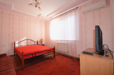 2-комнатная квартира, 80 м2, 3/3 этаж, г. Ялта, ул. Екатерининская, д. 7