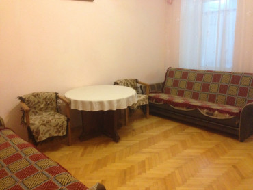 2-комнатная квартира, 70 м2, 1/3 этаж, г. Ялта, ул. Севастопольская, д. 5