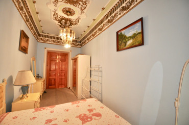 2-комнатная квартира, 70 м2, 1/2 этаж, г. Ялта, ул. Дмитриева, д. 5