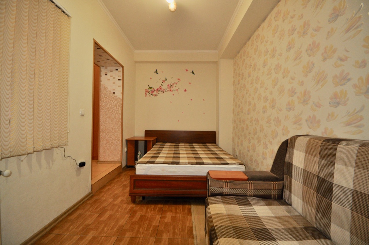 1-комнатная квартира, 25 м2, 1/2 этаж, г. Ялта, ул. Садовая, д. 46